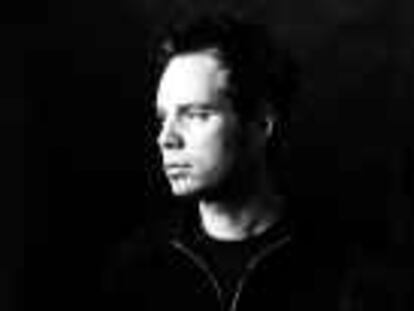 B S/N - 05/08/2000 - Color - Reproducción - PARA ULTIMA DE CUADERNILLO - Josep Vicent, percusiones y director - Foto : Sin Autor -