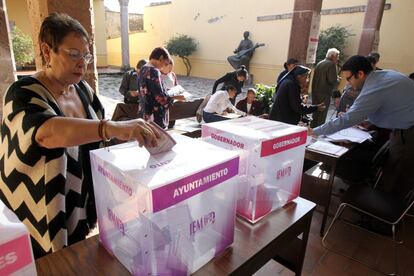 Las mesas electorales abrieron sus puertas para recibir a un total de 83,5 millones de votantes llamados a elegir 2.016 cargos.