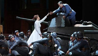 Escena de la &oacute;pera La fille du r&eacute;giment.