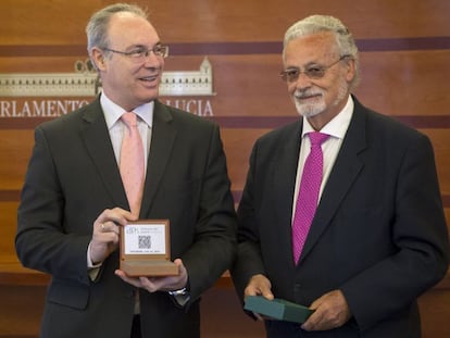 El presidente del Parlamento, Juan Pablo Dur&aacute;n, y el defensor del Pueblo, Jes&uacute;s Maeztu. 