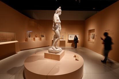 En el centro de la sala, la escultura a tamaño real de Venus o Afrodita.
