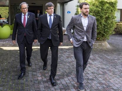 El president de la Generalitat, Quim Torra, amb Carles Puigdemont i Toni Comín a l'hotel Côte Vert de Waterloo.