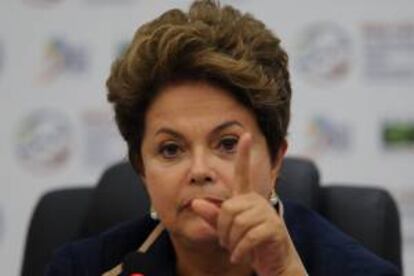 La presidenta brasileña, Dilma Rousseff, ha sugerido que la consulta aborde la financiación de campañas, el sistema electoral, las suplencias de parlamentarios, las coaliciones partidarias y el voto secreto en las Cámaras. EFE/Archivo