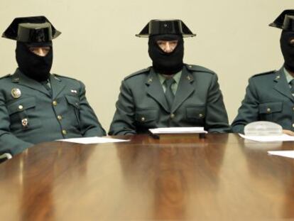 Tres miembros de la AUGC, en una rueda de prensa en 2010.