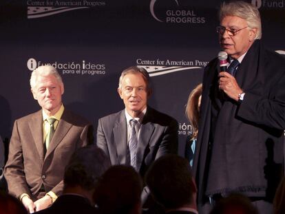 Bill Clinton, Tony Blair y Felipe González, el lunes en Nueva York.
