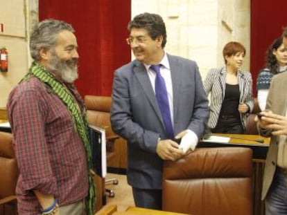 Juan Manuel S&aacute;nchez Gordillo, Diego Valderas y Jos&eacute; Antonio Castro, en el Parlamento.