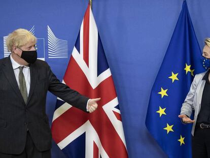 Ursula von der Leyen recibe a Boris Johnson, ayer en Bruselas