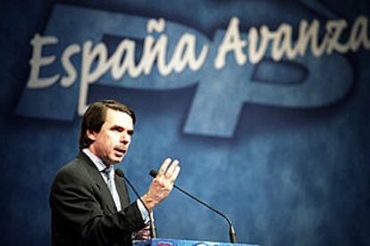 El presidente José María Aznar, en su intervención, ayer, en la convención del PP celebrada en Madrid.