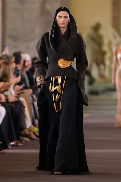 Schiaparelli_HCFW2324_Look8