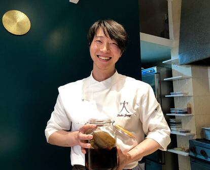 LUKE JANG EN SU RESTAURANTE SOMA DE ARRANDO / CAPEL