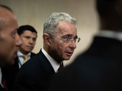 El expresidente de Colombia Álvaro Uribe Vélez mientras llegaba a la Corte Suprema de Justicia a rendir indagatoria, en Bogotá, el 8 de octubre de 2019.