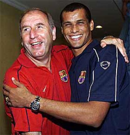 Rivaldo saluda a Rexach a su llegada a Nyon.