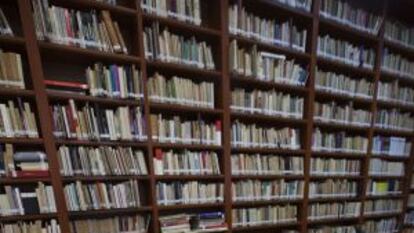 Interior de la biblioteca del Ateneo Español de Mexico.