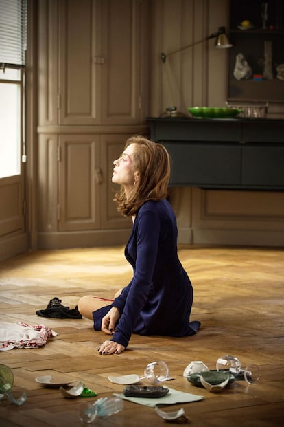 En ‘Elle’, Isabelle Huppert interpreta a una mujer que reacciona de forma atípica ante una violación.