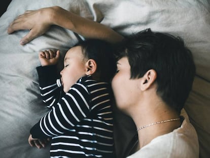 ¿Puede una guía decirme cómo debo dormir a mi hijo?