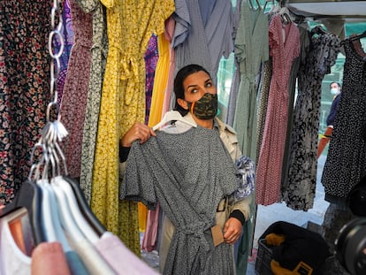 Rocío Monasterio, candidata de Vox, con un vestido que se compró este domingo en El Rastro