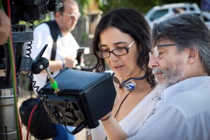 Alicia Scherson con el director de fotografía Ricardo De Angelis, en  el rodaje en Roma de <i>El futuro</i>, adaptación de <i>Una novelita lumpen. </i>