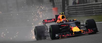 Verstappen, durante los entrenamientos en el circuito de Shanghái.