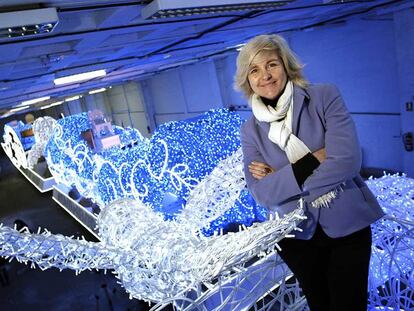 Delia Piccirilli, junto a una de las carrozas de la cabalgata de Reyes de este año.