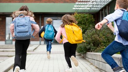 Mochilas con compartimentos para organizar fácilmente la vuelta a la escuela y marcar estilo. GETTY IMAGES.