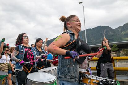 Desde la Plaza de Bolívar hacia el sur de la capital colombiana, cientos de manifestantes se unieron a las movilizaciones internacionales.