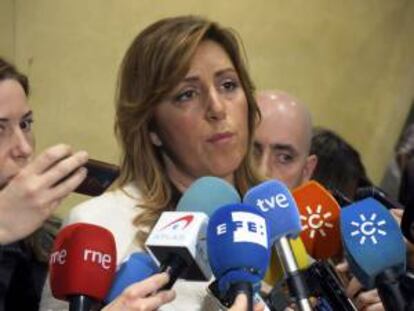 La presidenta de la Junta de Andalucía, Susana Díaz, atiende a los medios tras su reunión con el presidente de la Comisión Europea (CE), José Manuel Durao Barroso, y con el comisario de Política Regional, Johannes Hahn, hoy en Bruselas.