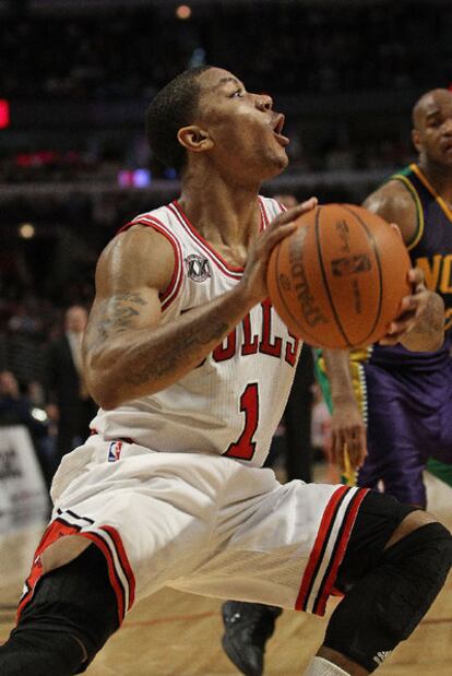 Derrick Rose intenta una penetración a canasta en el encuentro de la semana pasada entre los Bulls de Chicago y los Hornets
de Nueva Orleans.