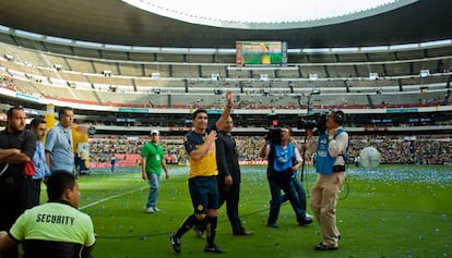 Salvador Cabañas en el partido homenaje que le hicieron en 2011