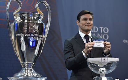 Javier Zanetti, en el sorteo de la Champions.