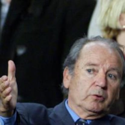 El expresidente del F.C. Barcelona, José Luís Núñex, en el palco del Camp Nou en una foto de archivo.