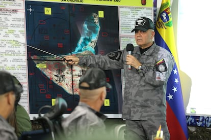 El ministro venezolano de Defensa, Vladimir Padrino, explica este miércoles los detalles de las maniobras militares. 