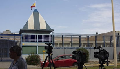 El edificio del CIE de la Zona Franca de Barcelona. 