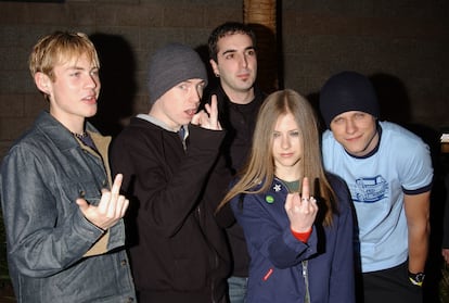 With her band, performing one of her characteristic gestures, at the 2002 Billboard Awards. 