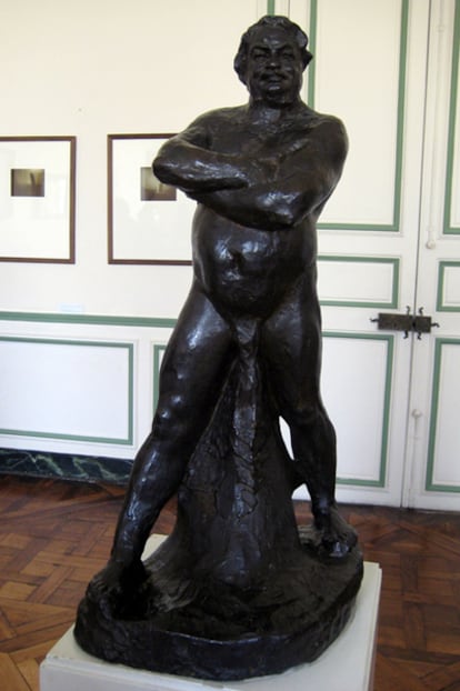 Uno de los <a href="http://www.flickr.com/photos/wallyg/1386140401/" target="blank">estudios de Balzac</a> desnudo hecho por Rodin, que se encuentra en el Museo Rodin de París.