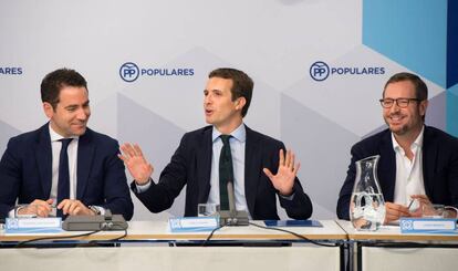 Desde la izquierda, Teodoro García, Pablo Casado y Javier Moroto.