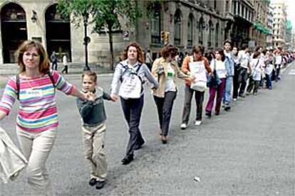 La manifestacin de los maestros recorri el centro de Barcelona hasta llegar al palacio de la Generalitat.