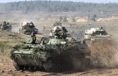 Tanques bielorrusos se preparaban, este lunes, para los ejercicios militares "Zapad-2017".