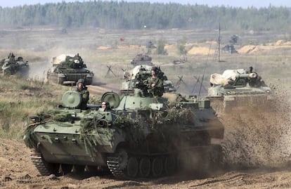 Tanques bielorrusos se preparaban, este lunes, para los ejercicios militares &quot;Zapad-2017&quot;.