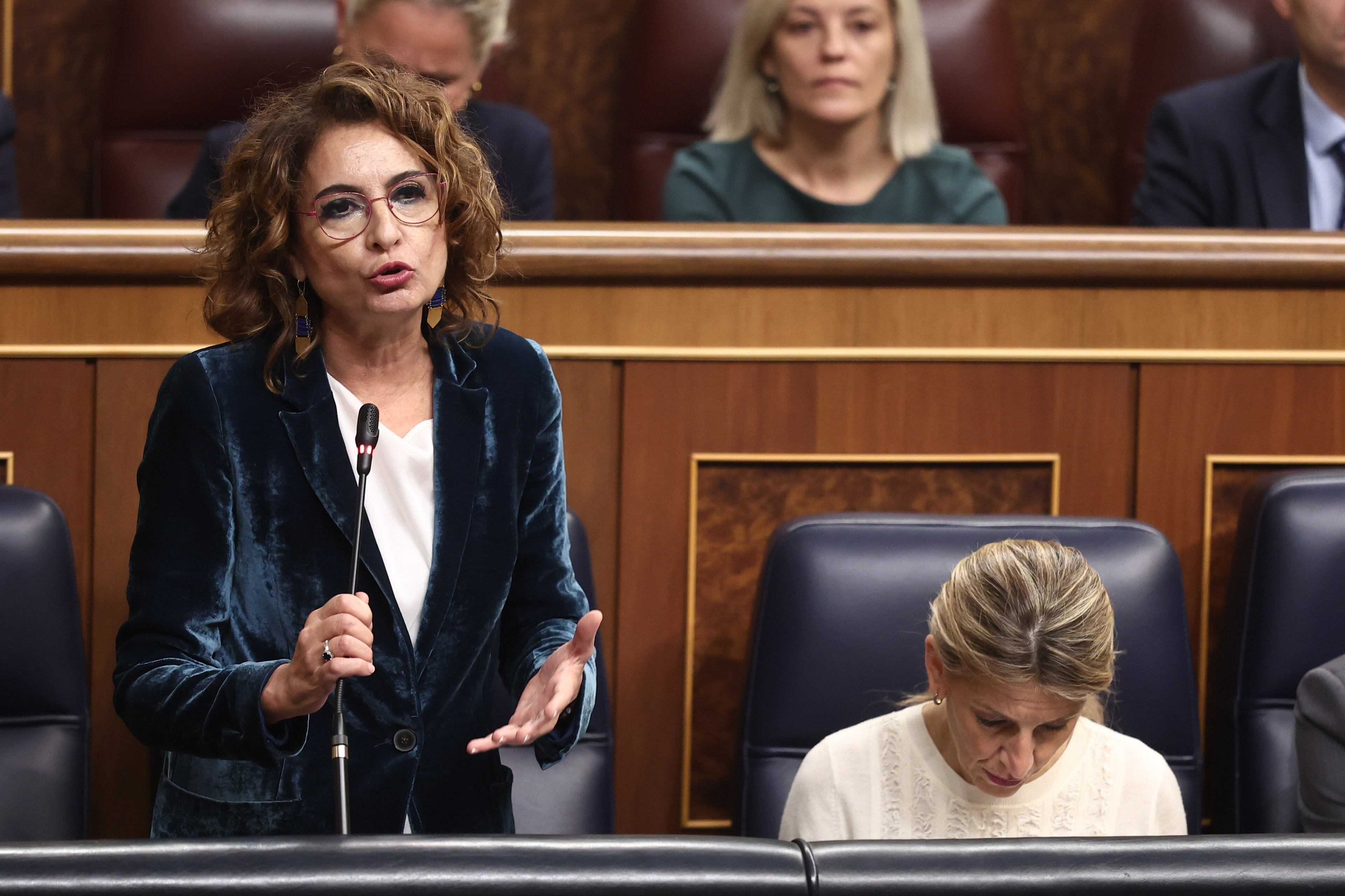 La vicepresidenta primera y ministra de Hacienda, María Jesús Montero, ayer durante una sesión de control al Gobierno, en el Congreso, en Madrid.