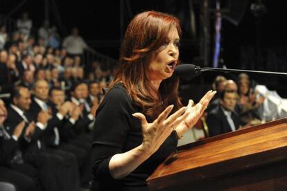 La presidenta de Argentina, Cristina Fernández, el lunes en un acto por el bicentenario de la bandera argentina, en Rosario.