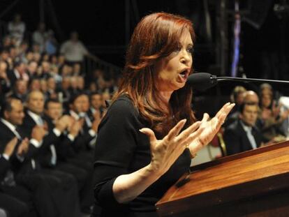 La presidenta de Argentina, Cristina Fernández, el lunes en un acto por el bicentenario de la bandera argentina, en Rosario.