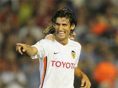 Angulo celebra un gol.
