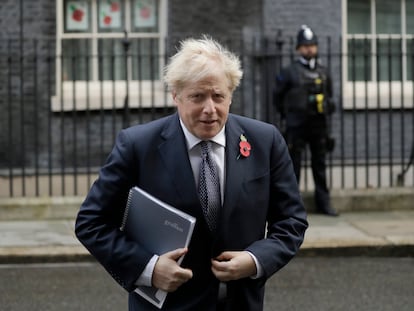 Boris Johnson a las puertas del 10 de Downing Street en Londres.