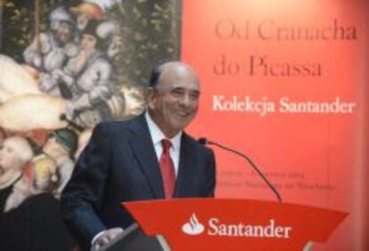 Fotografía del presidente de Santander, Emilio Botín, en la inauguración de la exposición 'De Cranach a Picasso. Colección Santander' en Polonia.