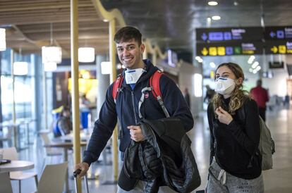 Dos turista del vuelo Milán-Valencia de este miércoles a las 13.40.