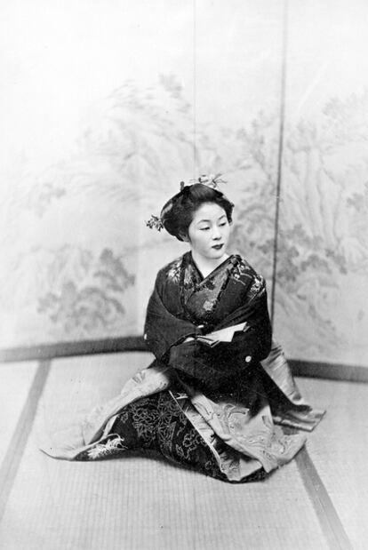 <i>Geisha, Japón hacia 1875.</i>