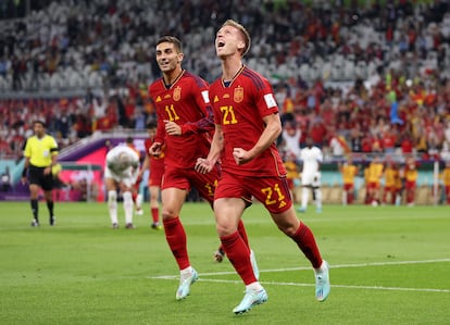 Dani Olmo celebraba el primer gol de España en el primer partido de la selección en el Mundial de Qatar, frente a Costa Rica.

 