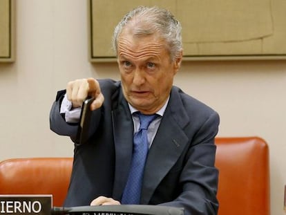 El ministro de Defensa, Pedro Morenés, durante su comparecencia en la comisión de Defensa en el Congreso de los Diputados.