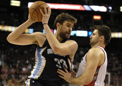 Marc Gasol, ante Kleiza.