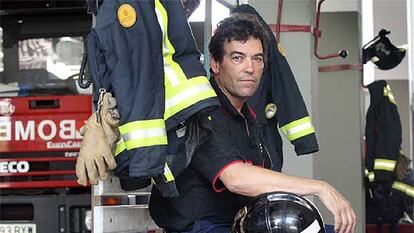 El bombero Ignacio Iturriaga, en el parque de bomberos de Valencia.